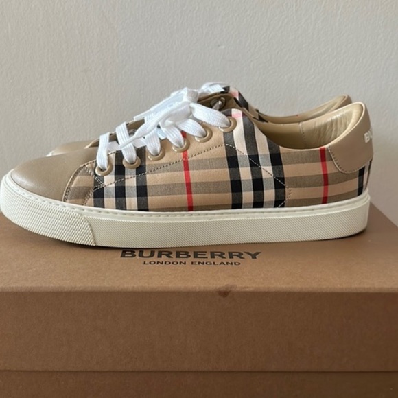 Women's Albridge Vintage Check Low-Top
Burberry Sneakers #ITCALFAR14CHI - Picture 4 of 8